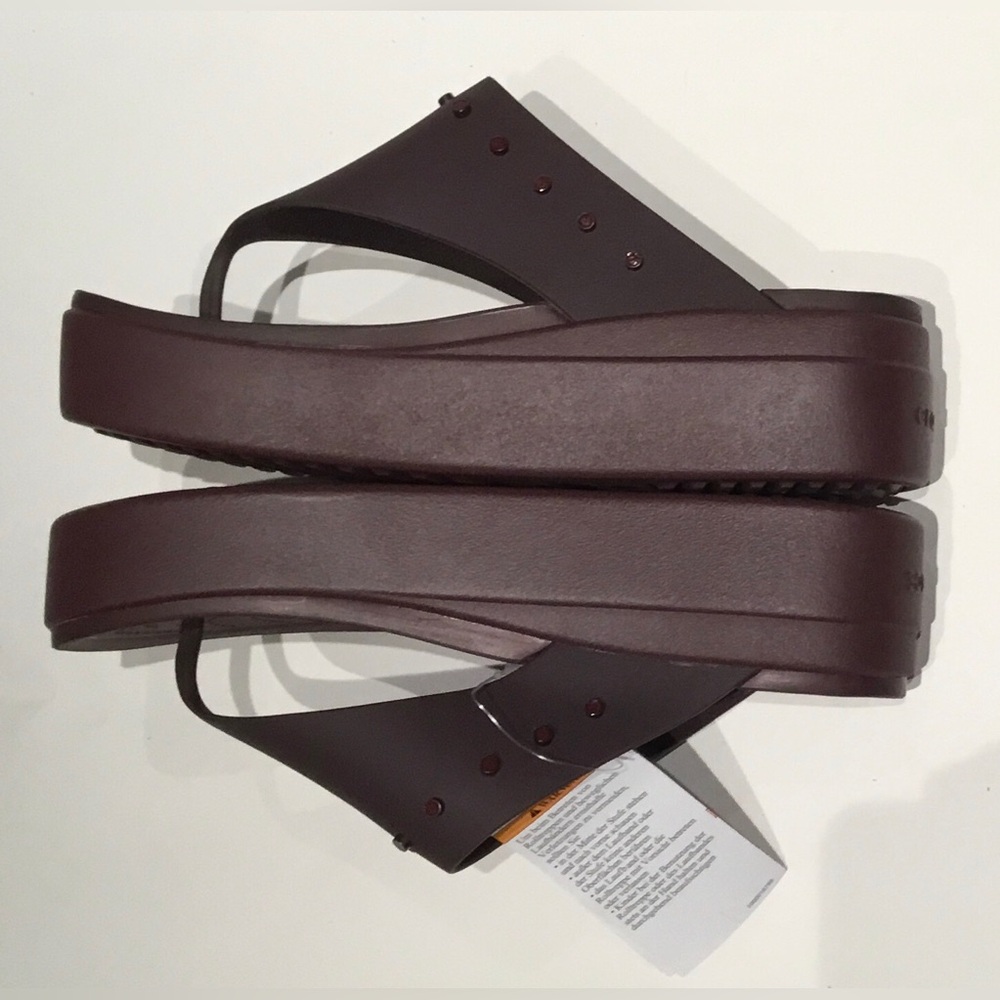 NWT Crocs Brooklyn Studded Flip in Dark Cherry - Picture 5 of 7